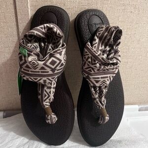 SANUK Tribal Sandal Brown Cream Size 6